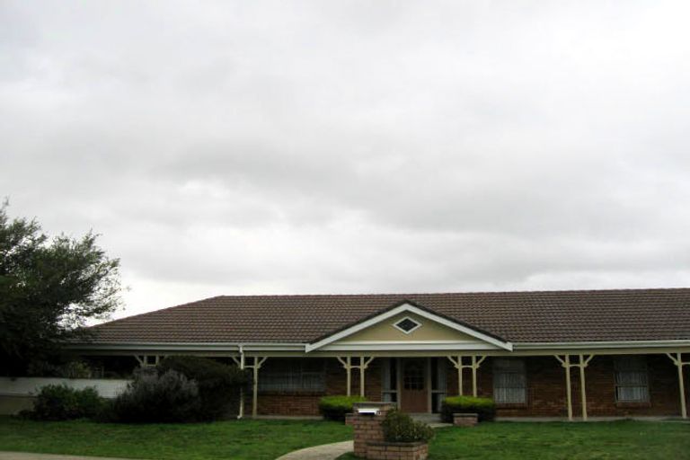 Photo of property in 16 Pinewood Grove, Paraparaumu Beach, Paraparaumu, 5032