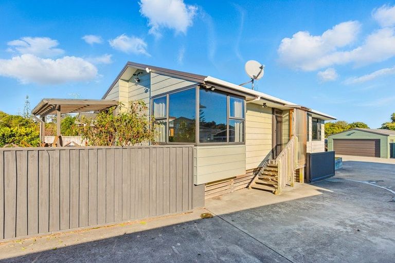 Photo of property in 30 Eruini Street, Waikanae Beach, Waikanae, 5036