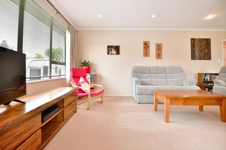 Photo of property in 1/438 Hibiscus Coast Highway, Orewa, 0931