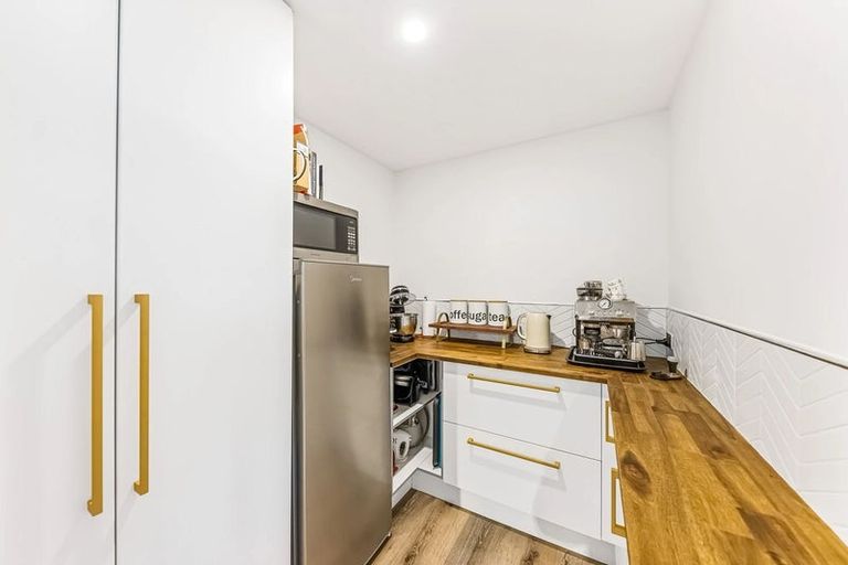 Photo of property in 15 Roland Road, Greenhithe, Auckland, 0632