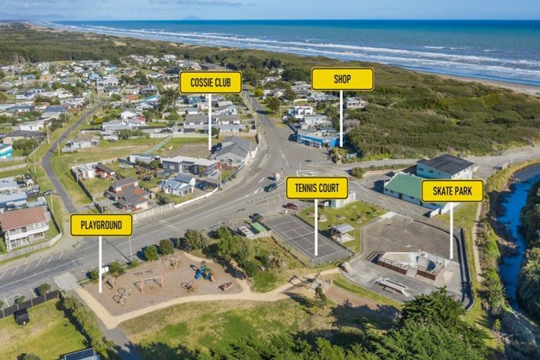 Photo of property in 13 Barling Street, Himatangi Beach, Foxton, 4891