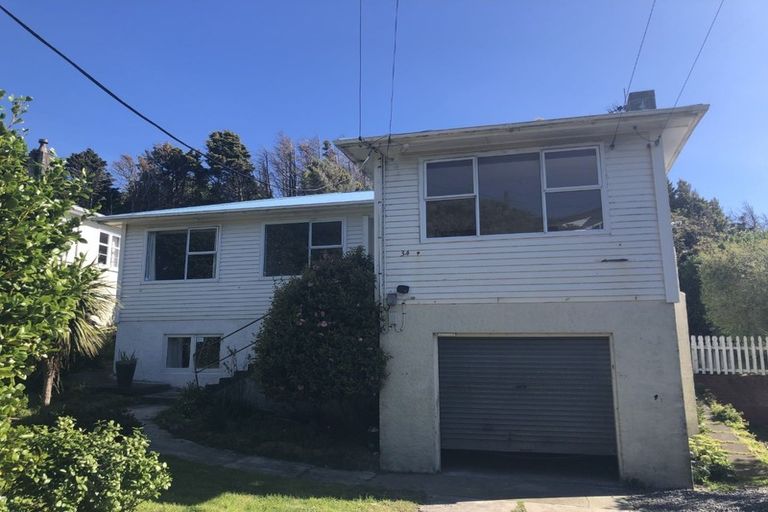 Photo of property in 34 Miles Crescent, Newlands, Wellington, 6037