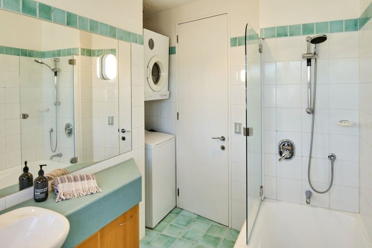 Photo of property in Endeavour Apartments, 125u1 Thorndon Quay, Pipitea, Wellington, 6011