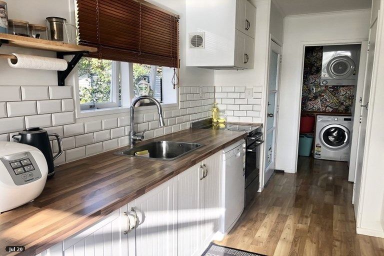 Photo of property in 1/15 Paramu Avenue, Birkdale, Auckland, 0626