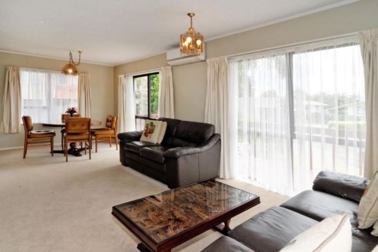 Photo of property in 8 Fathom Place, Te Atatu Peninsula, Auckland, 0610