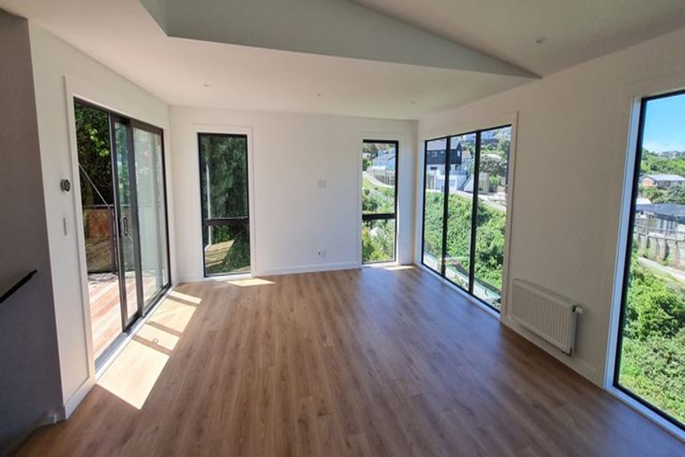 Photo of property in 84 Maupuia Road, Maupuia, Wellington, 6022