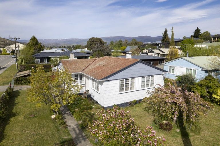 Photo of property in 64 Inniscort Street, Cromwell, 9310