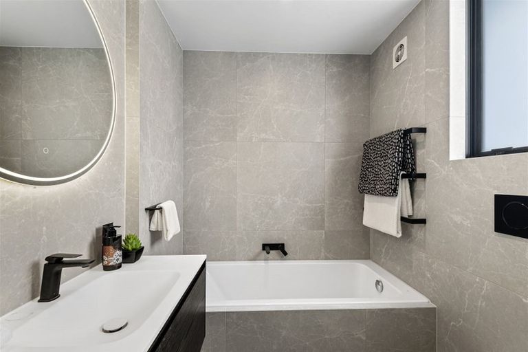 Photo of property in 11a Montgomery Avenue, Rothesay Bay, Auckland, 0630
