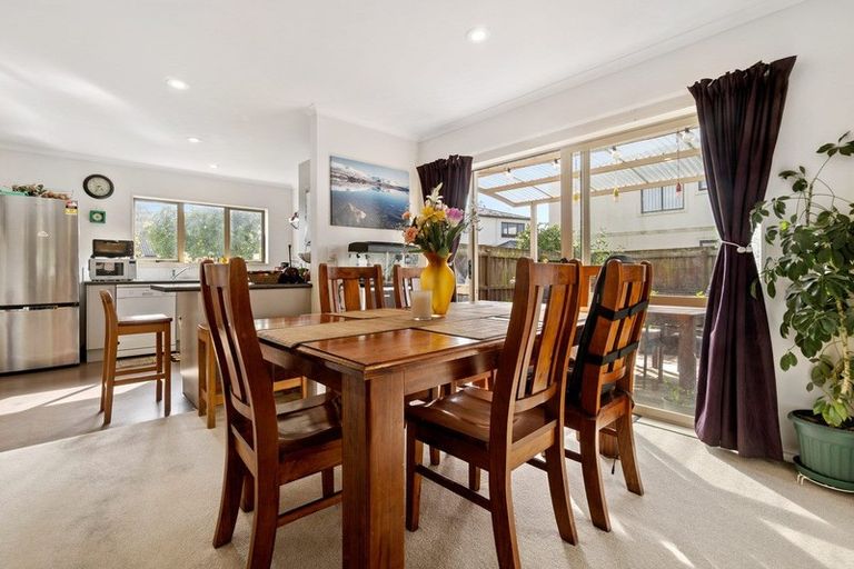 Photo of property in 27 Roy Douglas Place, Favona, Auckland, 2024