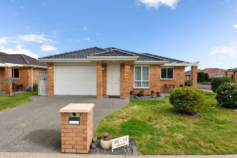 Photo of property in 14 Sovereign Isle Lane, Rototuna, Hamilton, 3210