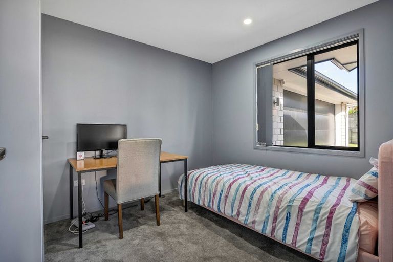 Photo of property in 2 Frederick Place, Whalers Gate, New Plymouth, 4310
