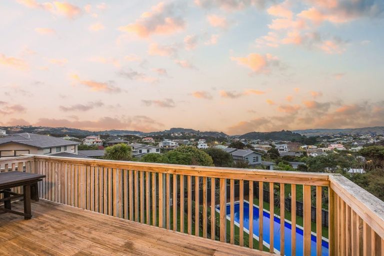 Photo of property in 4 Helm Place, Whitby, Porirua, 5024