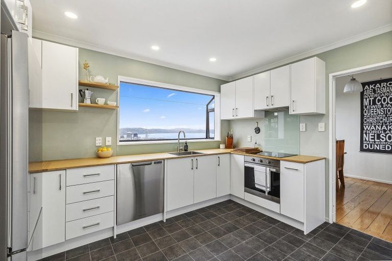 Photo of property in 13 Tanera Crescent, Brooklyn, Wellington, 6021