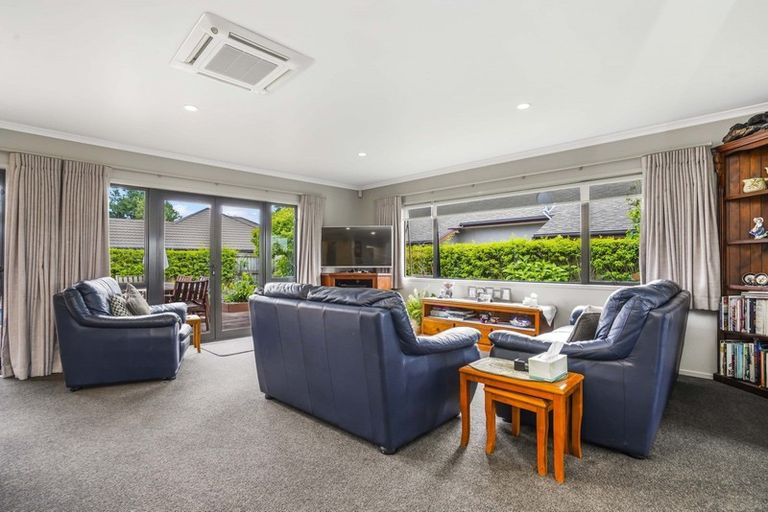 Photo of property in 90 Saint James Drive, Huntington, Hamilton, 3210