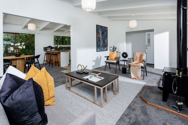 Photo of property in 2/17 Winifred Avenue, Bayview, Auckland, 0629