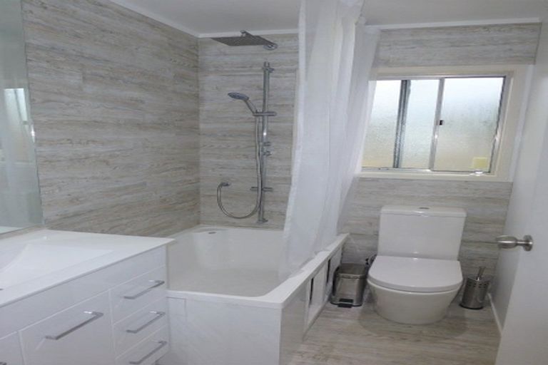 Photo of property in 1/83 Birkdale Road, Birkdale, Auckland, 0626