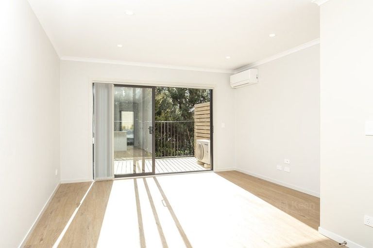 Photo of property in 2/125b Metcalfe Road, Ranui, Auckland, 0612