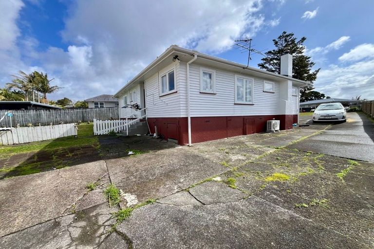 Photo of property in 47 Royal View Road, Te Atatu South, Auckland, 0610