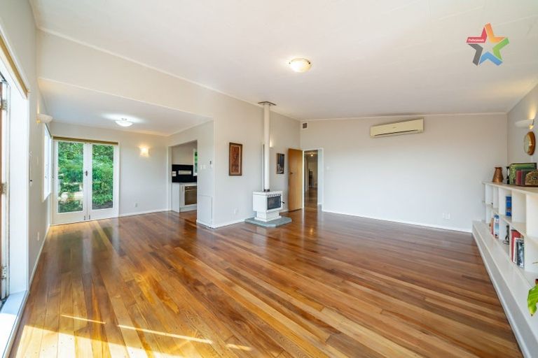 Photo of property in 15 Acheron Road, Paremata, Porirua, 5026