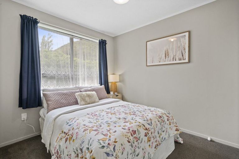 Photo of property in 1a Sunny Grove, Wainuiomata, Lower Hutt, 5014