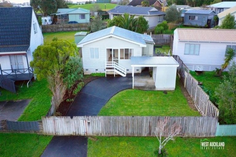Photo of property in 1 Imperial Place, Henderson, Auckland, 0612