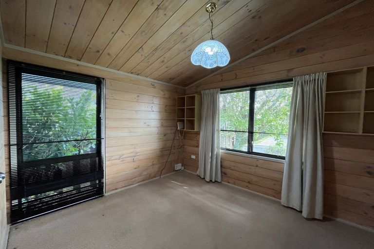 Photo of property in 112 Heta Road, Highlands Park, New Plymouth, 4312