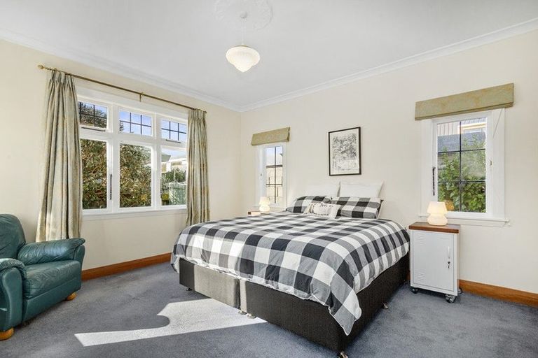 Photo of property in 1d Kereru Bend, Tawa, Wellington, 5028