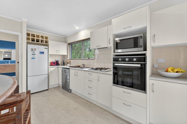 Photo of property in 27 Amorino Drive, Red Beach, 0932