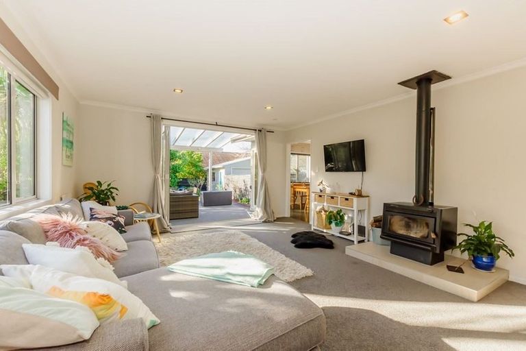 Photo of property in 16 Kanawa Street, Waikanae, 5036