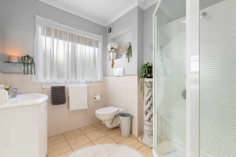 Photo of property in 5 Downing Place, Welcome Bay, Tauranga, 3112