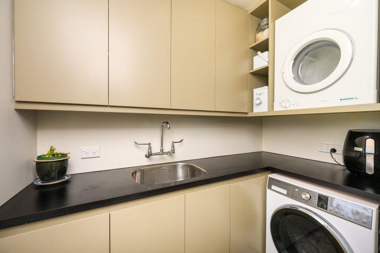 Photo of property in 17 Oram Drive, Turitea, Palmerston North, 4472