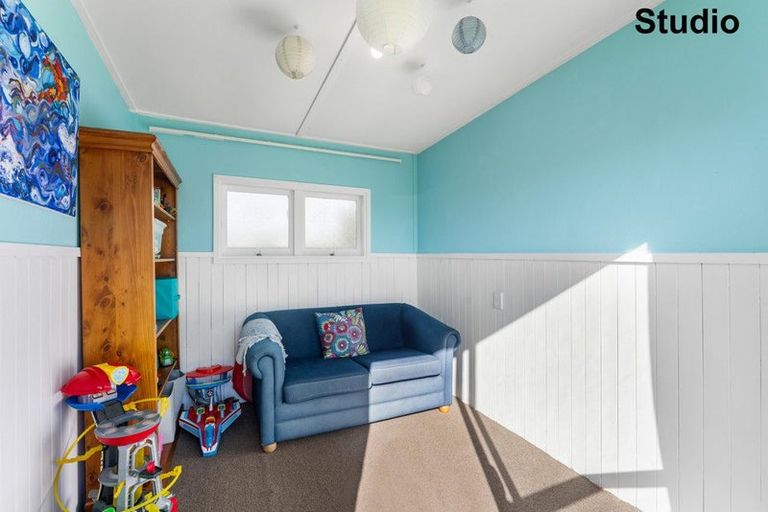Photo of property in 30 Rangihiroa Street, Waikanae Beach, Waikanae, 5036