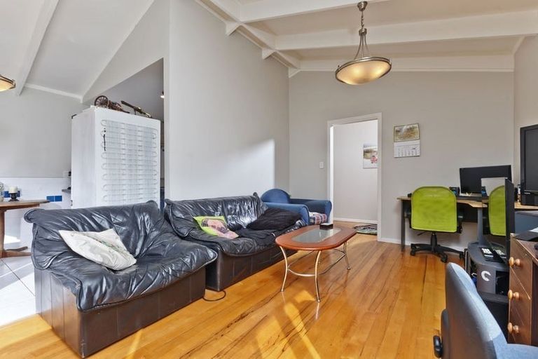 Photo of property in 74 Eskdale Road, Birkdale, Auckland, 0626