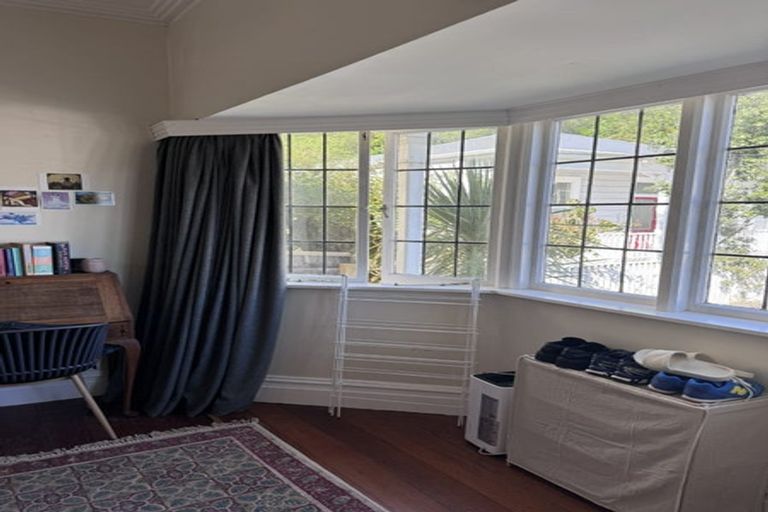 Photo of property in 9 Rixon Grove, Mount Victoria, Wellington, 6011