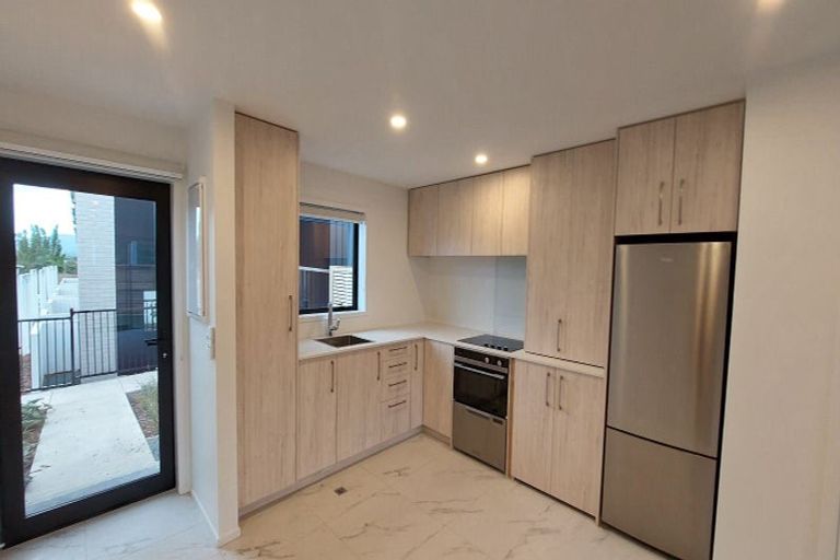 Photo of property in 6/23 Awaroa Road, Sunnyvale, Auckland, 0612