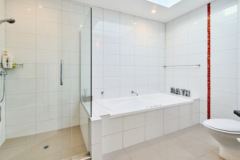Photo of property in 4a/22 Telford Terrace, Oriental Bay, Wellington, 6011