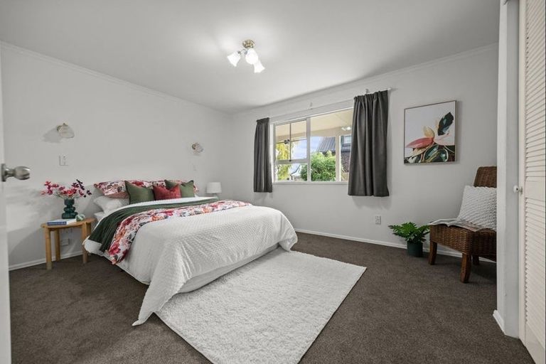 Photo of property in 17 Caulfield Place, Awapuni, Palmerston North, 4412
