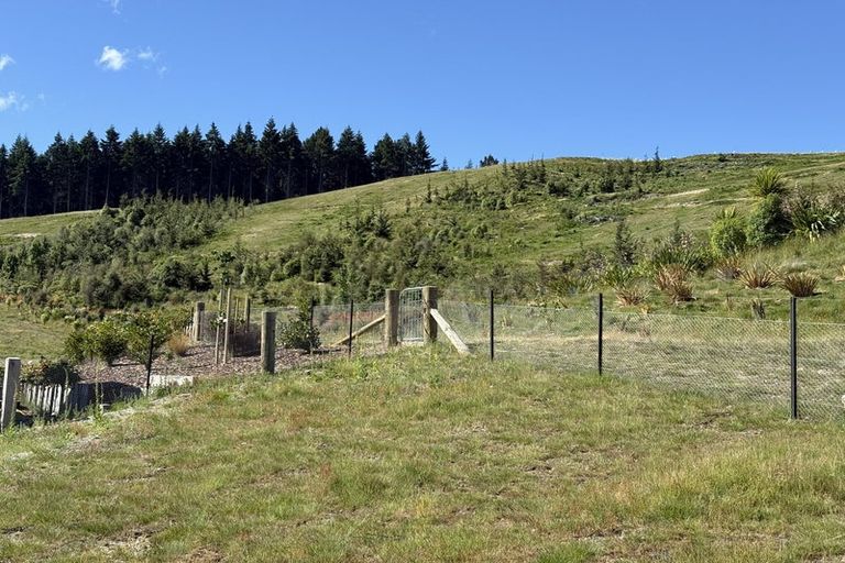 Photo of property in 16 Akitu Rise, Wanaka, 9305