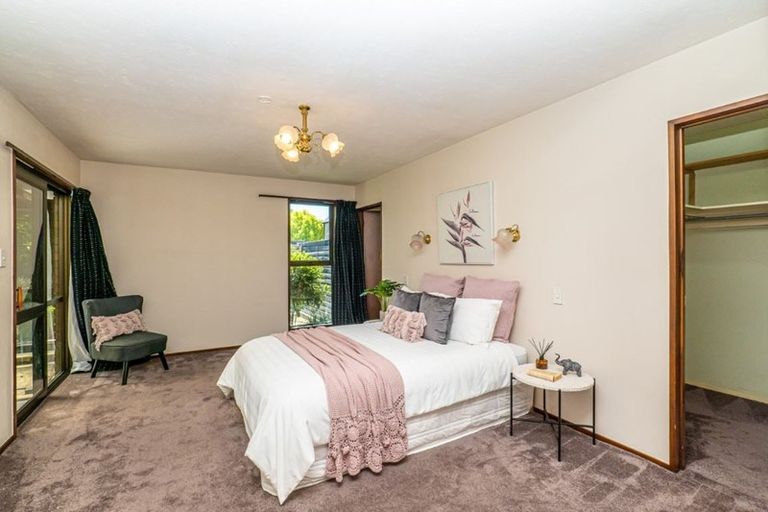 Photo of property in 12 Felstead Place, Avonhead, Christchurch, 8042