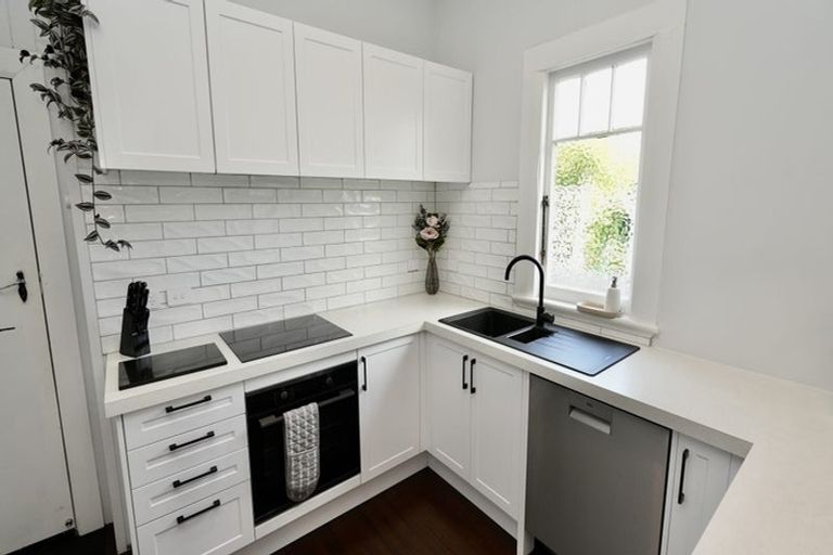 Photo of property in 112 Albert Street, Terrace End, Palmerston North, 4410