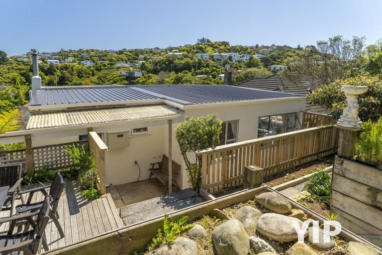 Photo of property in 7 Wakely Road, Newlands, Wellington, 6037