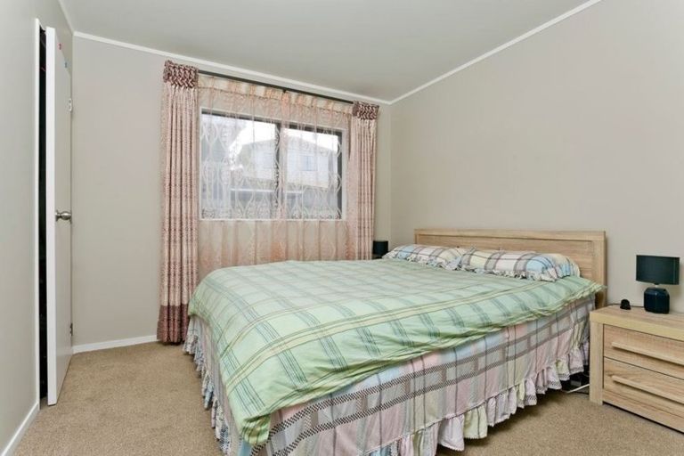 Photo of property in 3/6 Helena Street, Massey, Auckland, 0614