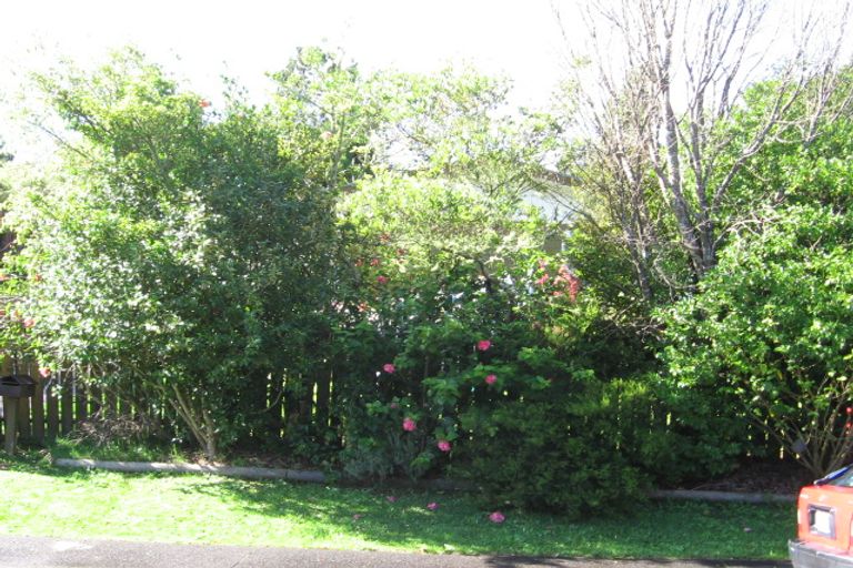 Photo of property in 24 Rimutaka Place, Titirangi, Auckland, 0604