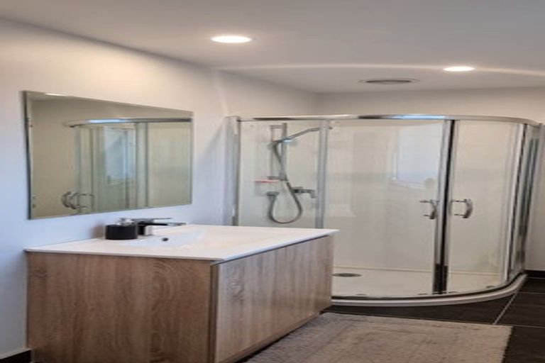 Photo of property in 19 Kaimai Avenue, Massey, Auckland, 0614