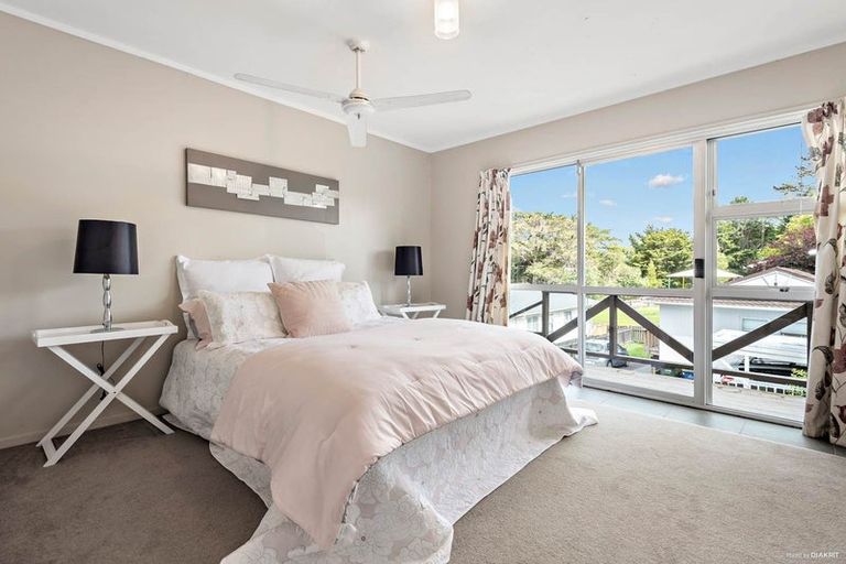Photo of property in 23 Luckens Road, West Harbour, Auckland, 0618