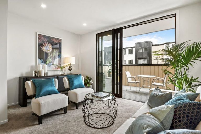 Photo of property in 2/19 Windlass Street, Long Bay, Auckland, 0630