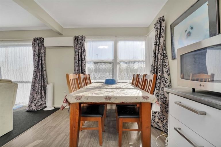 Photo of property in 2 Lovelock Place, Chartwell, Hamilton, 3210