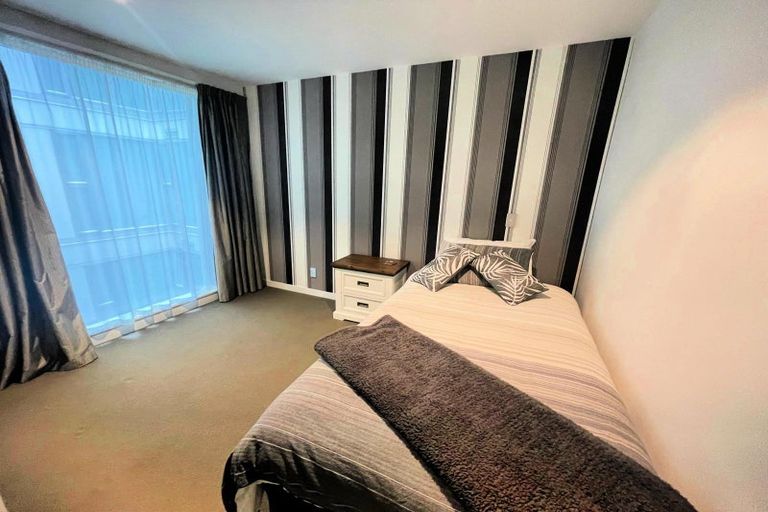 Photo of property in Portal Apartments, 4b/42 Cable Street, Te Aro, Wellington, 6011