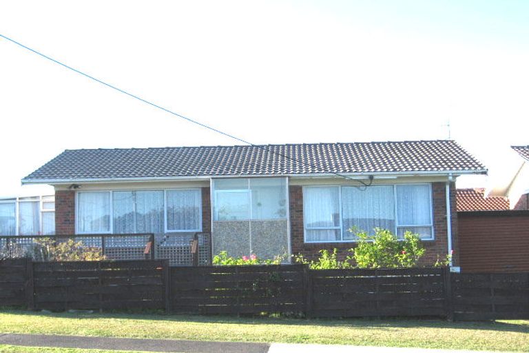 Photo of property in 1/30 Montgomery Avenue, Rothesay Bay, Auckland, 0630