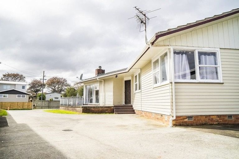 Photo of property in 12 Kohinoor Avenue, Mangere, Auckland, 2022